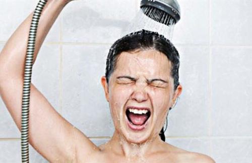 Sức Khỏe: Cách tắm để không bị đột tử khi vào đông