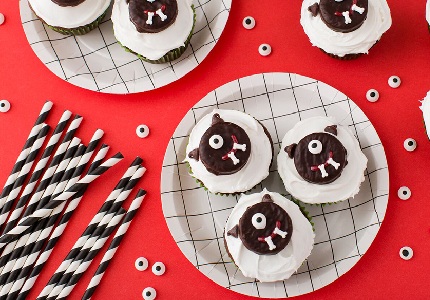 Cách làm bánh cupcake quái vật một mắt siêu dễ thương