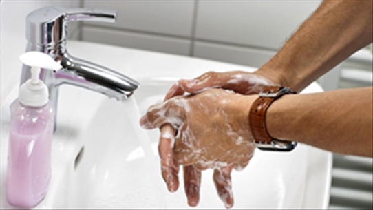 Cẩn trọng với dung dịch rửa tay kém chất lượng tại hàng quán