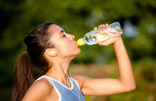 Uống nước như thế nào là đúng cách khi tập thể dục?
