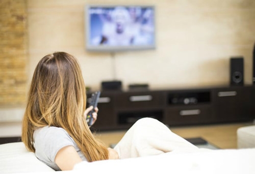 Thói quen xem tivi, điện thoại gây hại cho mắt thế nào?
