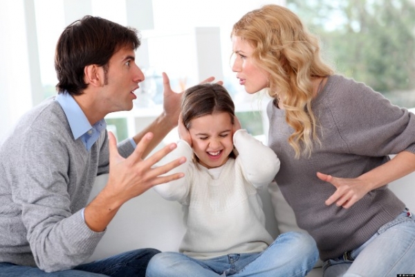 Những sai lầm của các cha mẹ sau khi ly dị ảnh hưởng đến trẻ