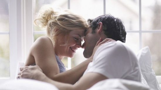 Khoa học chứng minh: Chị em hôn nhiều sẽ giảm béo, đẹp da!