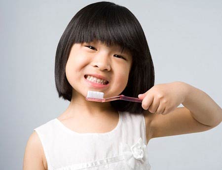 Có nên nhổ răng sún cho trẻ 4 tuổi khi chưa đến tuổi thay răng?