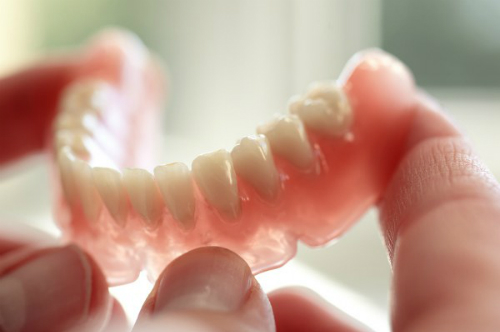 Các phương pháp làm răng giả đang được áp dụng phổ biến hiện nay
