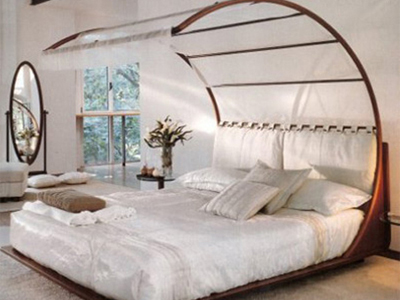 Phong thủy phòng ngủ: Kỵ gương chiếu thẳng vào đầu giường