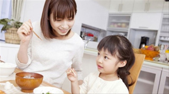 Học cách khen con chuẩn của mẹ Nhật giúp dạy trẻ tốt hơn
