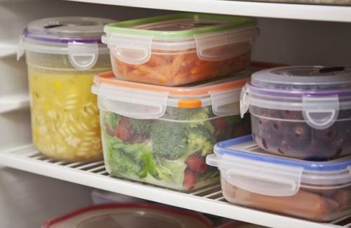5 nguy hại khôn lường từ việc ăn lại đồ thừa bỏ trong tủ lạnh ngày Tết