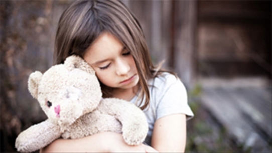 Biểu hiện và cách phòng tránh chứng nhớ nhà tiêu cực ở trẻ