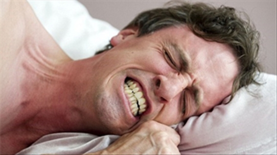 Bạn nên biết: Tại sao có người hay nghiến răng ban đêm?