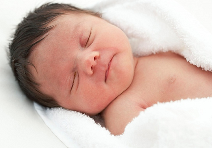 Liệt kê 10 tiêu chuẩn nhận biết bé khỏe mạnh lúc mới sinh