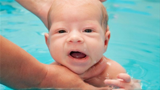 Quy trình 8 bước giúp bố mẹ dạy con biết bơi dễ dàng