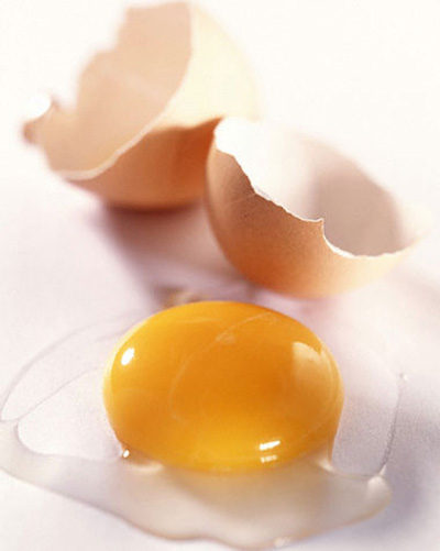 Có phải ăn trứng gà quá nhiều sẽ khiến tăng lượng cholesterol trong máu?