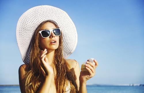 Cần phải làm gì để bảo vệ mắt dưới ánh nắng mùa hè?