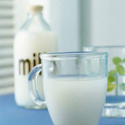 Pha sữa với nước cơm cho trẻ nhỏ, có nên không?