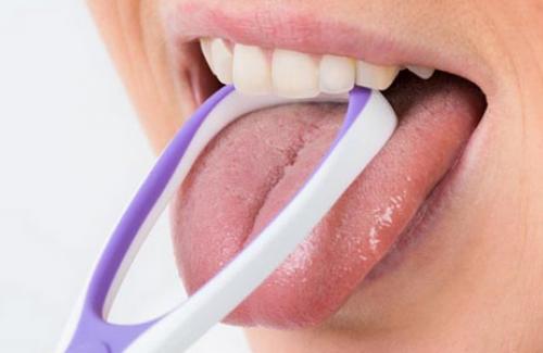 Có nên vệ sinh lưỡi thường xuyên để có hơi thở thơm tho?