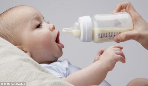 Sữa bột cho bé: Trai gái phải khác nhau có phải không?
