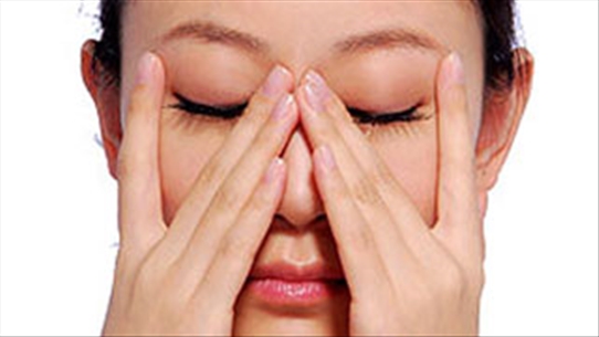 5 cách giúp mắt khỏe sau nhiều giờ làm việc căng thẳng