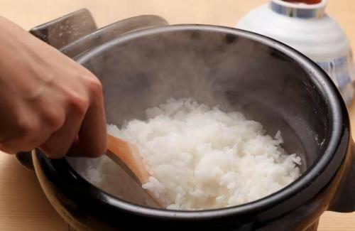Nấu cơm đừng chỉ cho nước: Hãy bỏ thêm thứ này mềm dẻo đậm vị, thơm nức mũi