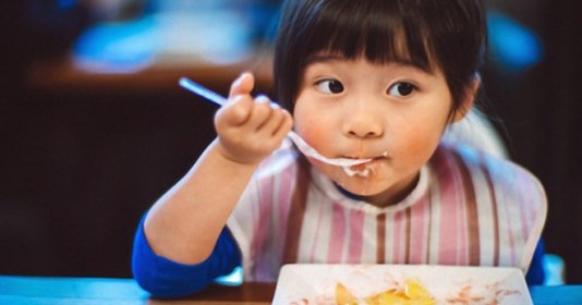 Những thực phẩm tưởng vô hại nhưng bé ăn càng nhiều càng không cao nổi