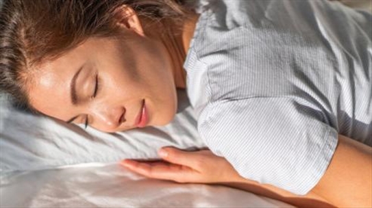 Tư thế ngủ ảnh hưởng như thế nào đến làn da?