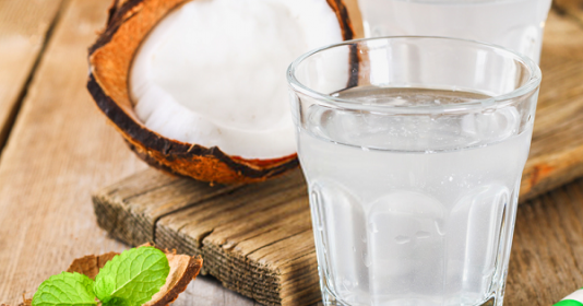 5 sai lầm khi uống nước dừa dễ gây đột quỵ, nhất điều thứ 3
