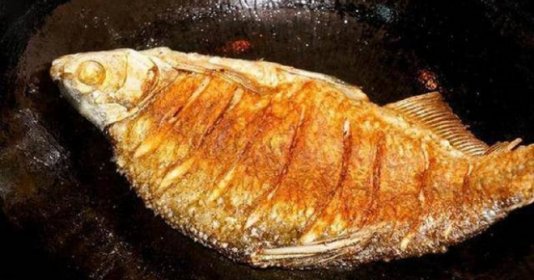 Thêm thứ gia vị này vào chảo, cá rán vàng ruộm, không bao giờ bị nát