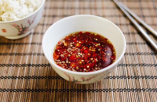 Tác hại của thói quen ăn đậm vị, món gì cũng cần có nước chấm của người Việt