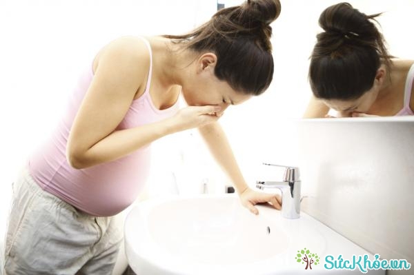 Buồn nôn không chỉ là triệu chứng mang thai mà còn là dấu hiệu sinh non ở nhiều bà bầu