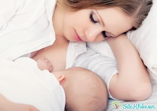 Sữa mẹ là thực phẩm giúp phòng bệnh sởi cho trẻ sơ sinh tốt