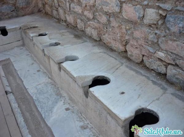 Nhà vệ sinh này có niên đại khoảng 2000 năm