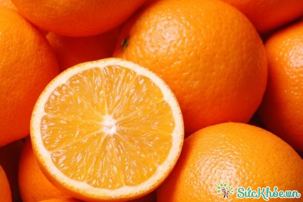 Cam chứa nhiều vitamin C giúp hấp thị acid folic rất tốt
