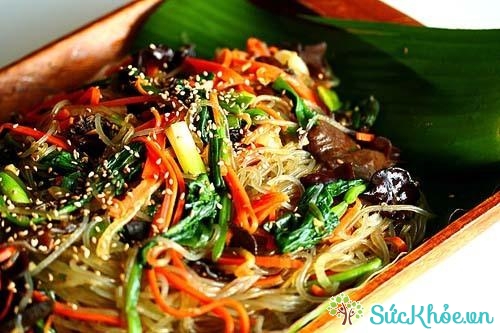 Miến trộn Japchae là sự kết hợp của rất nhiều nguyên liệu