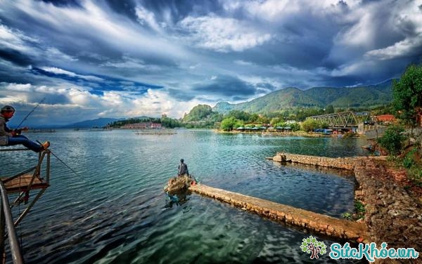 Khung cảnh đẹp thơ mộng của Hồ Toba