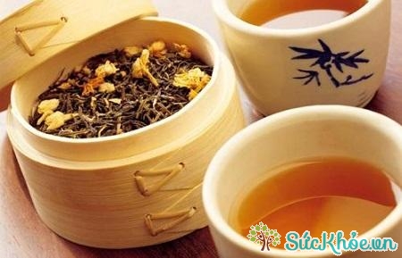 Bã trà là một loại nguyên liệu có khả năng thẩm thấu hết các loại mùi hôi khó chịu