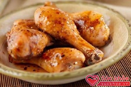 Hâm lại thịt gà làm phân hủy protein gây đau bụng