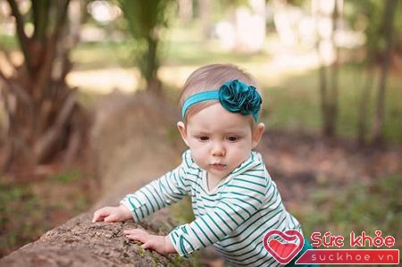 Nhiếp ảnh gia Laura Davis (Mỹ) đã thực hiện bộ ảnh con gái 9 tháng tuổi đang chơi đùa trong rừng