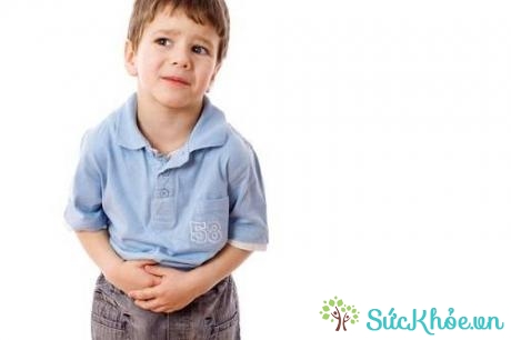 Trẻ bị ngộ độc thực phẩm thường bị đau bụng từng cơn