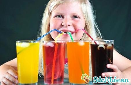 Bệnh nhân sốt xuất huyết không nên uống các loại nước ngọt