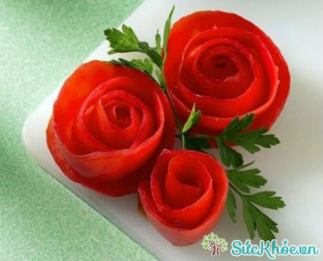 Cách tỉa hoa hồng từ cà chua