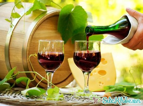 Rượu vang đỏ tốt cho tim mạch nam giới
