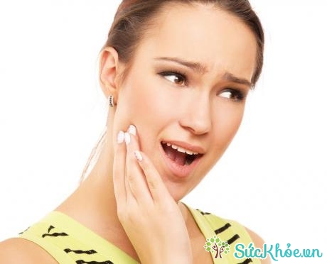Sau khi nhổ răng khôn không nên há miệng nhiều