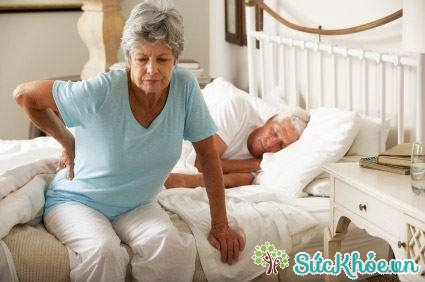 Bệnh tiểu đêm ở người cao tuổi có nhiều nguyên nhân
