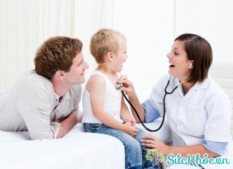 Trẻ bị viêm xoang cần nhờ đến sự giúp đỡ của bác sĩ
