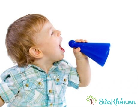 Hạn chế trẻ la hét để tránh bị khản tiếng nặng hơn