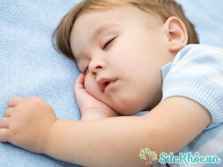 Trẻ ngủ nghiến răng có sao không? 