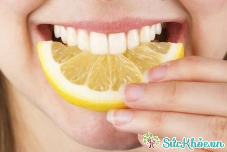 Chanh làm trắng răng hiệu quả